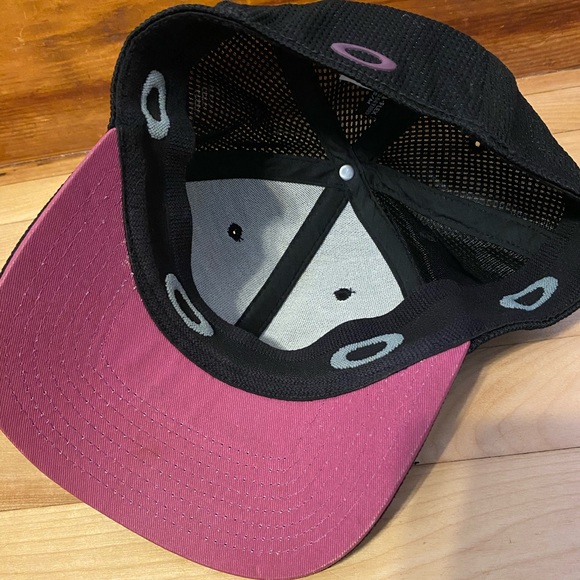 Womens Oakley FlexFit Hat - Picture 4 of 4